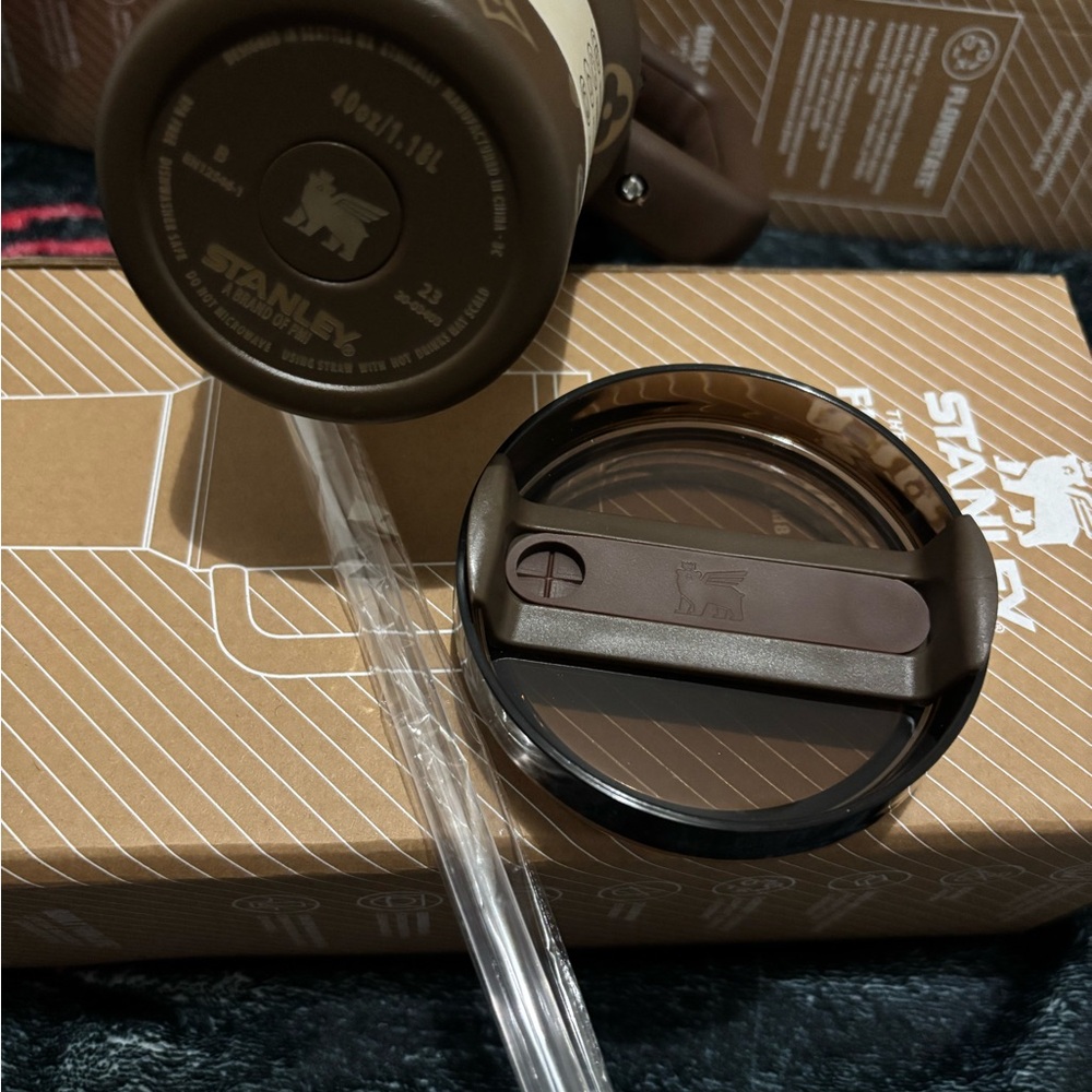 LV Brown and Gold Tumbler - Picture 3 of 3
